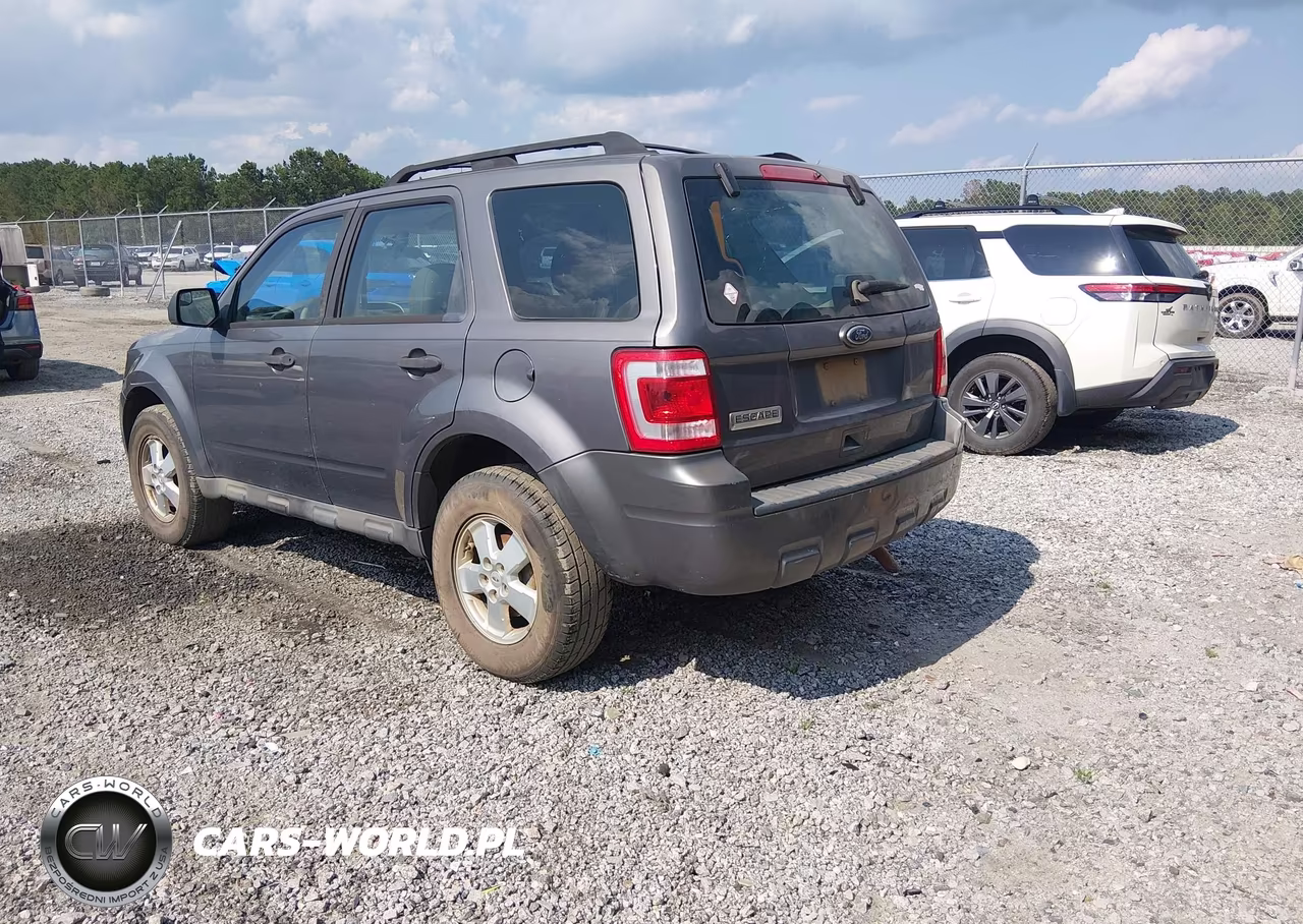 2010 Ford Escape Xls VIN:1FMCU0C78AKD04740 - 3