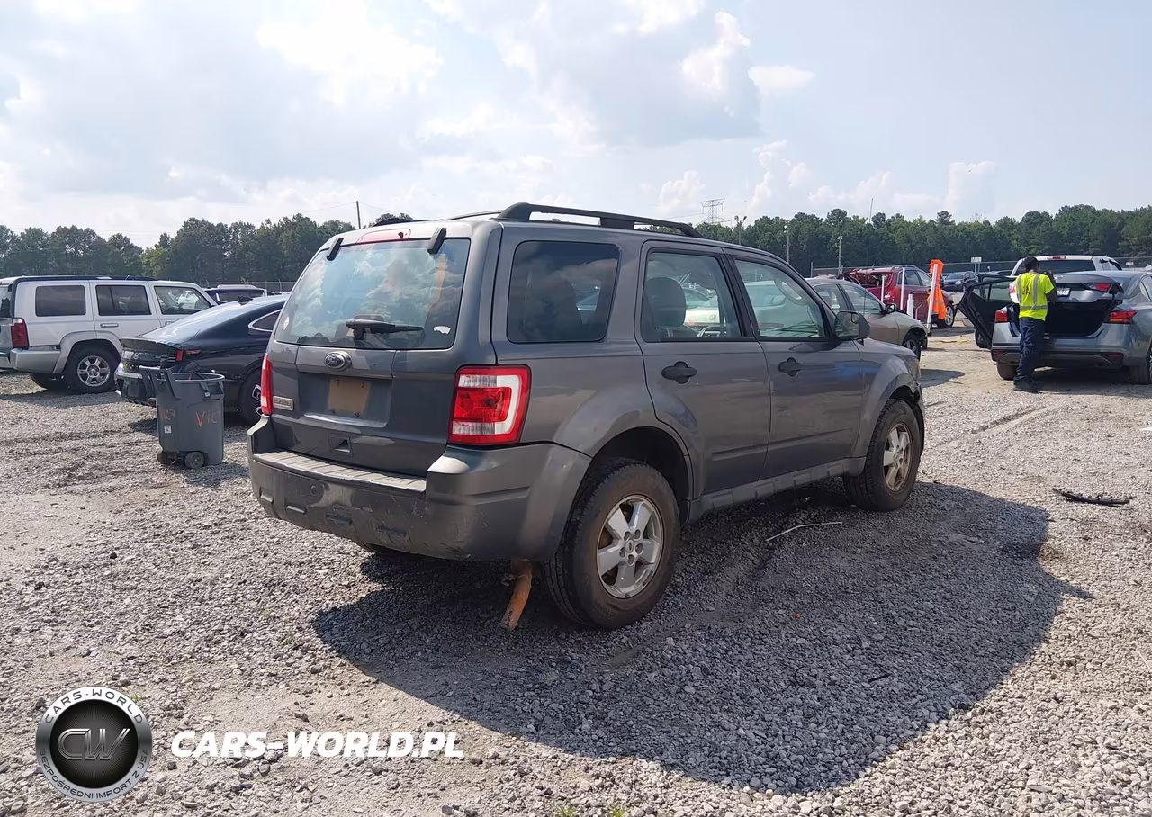 2010 Ford Escape Xls VIN:1FMCU0C78AKD04740 - 4