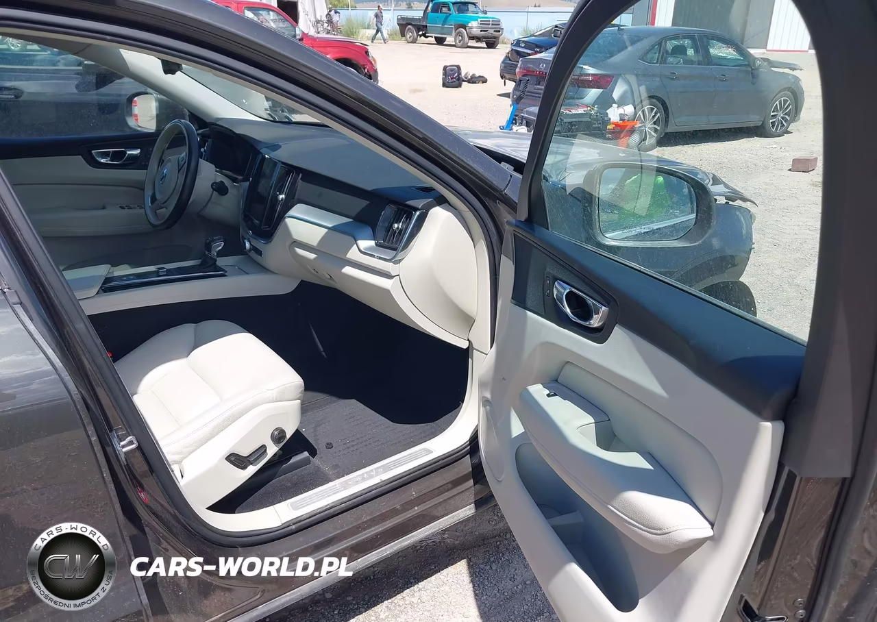 2018 Volvo Xc60 T5 Momentum VIN:YV4102RK0J1084835 - 5