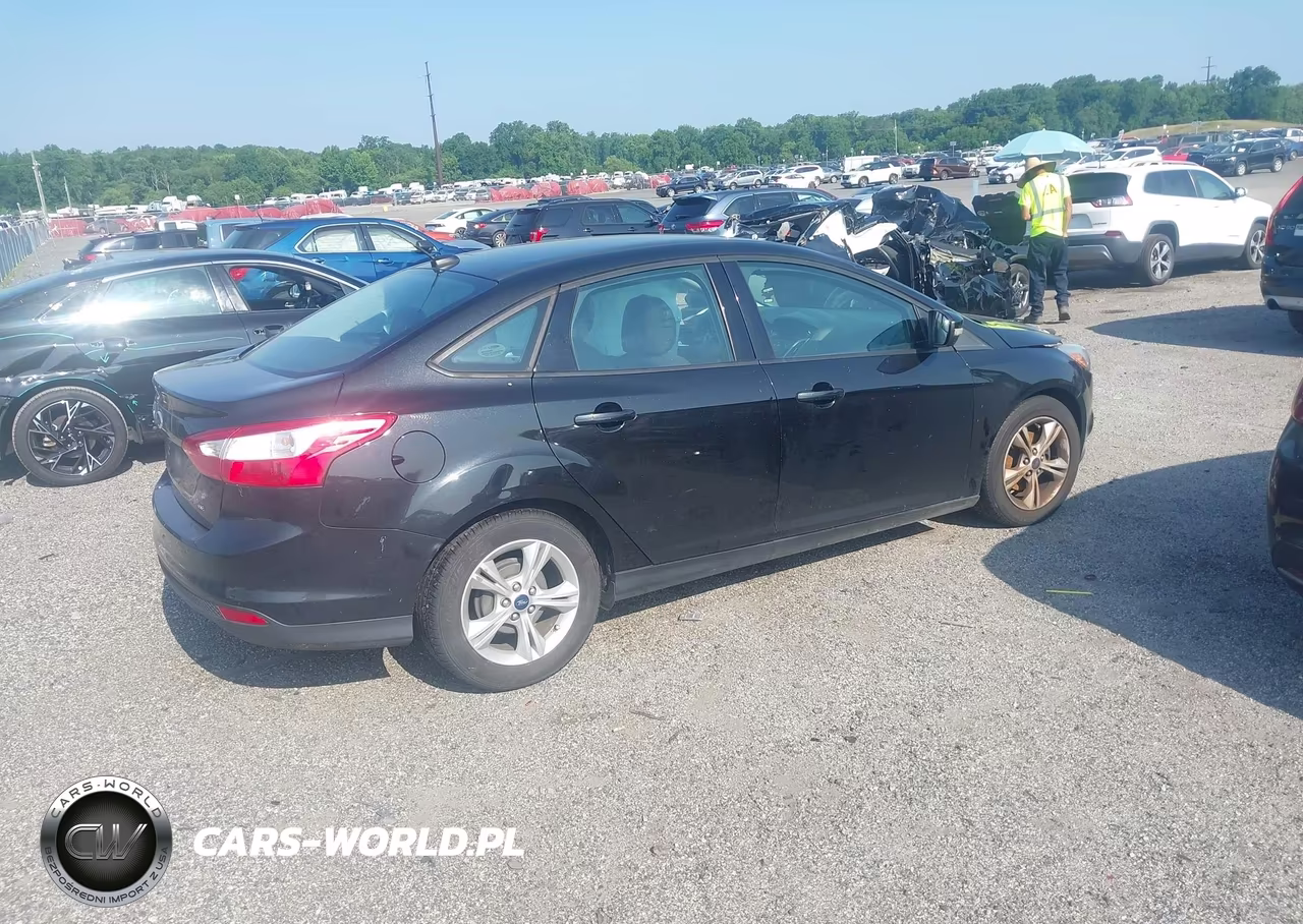 2014 Ford Focus Se VIN:1FADP3F28EL396715 - 4