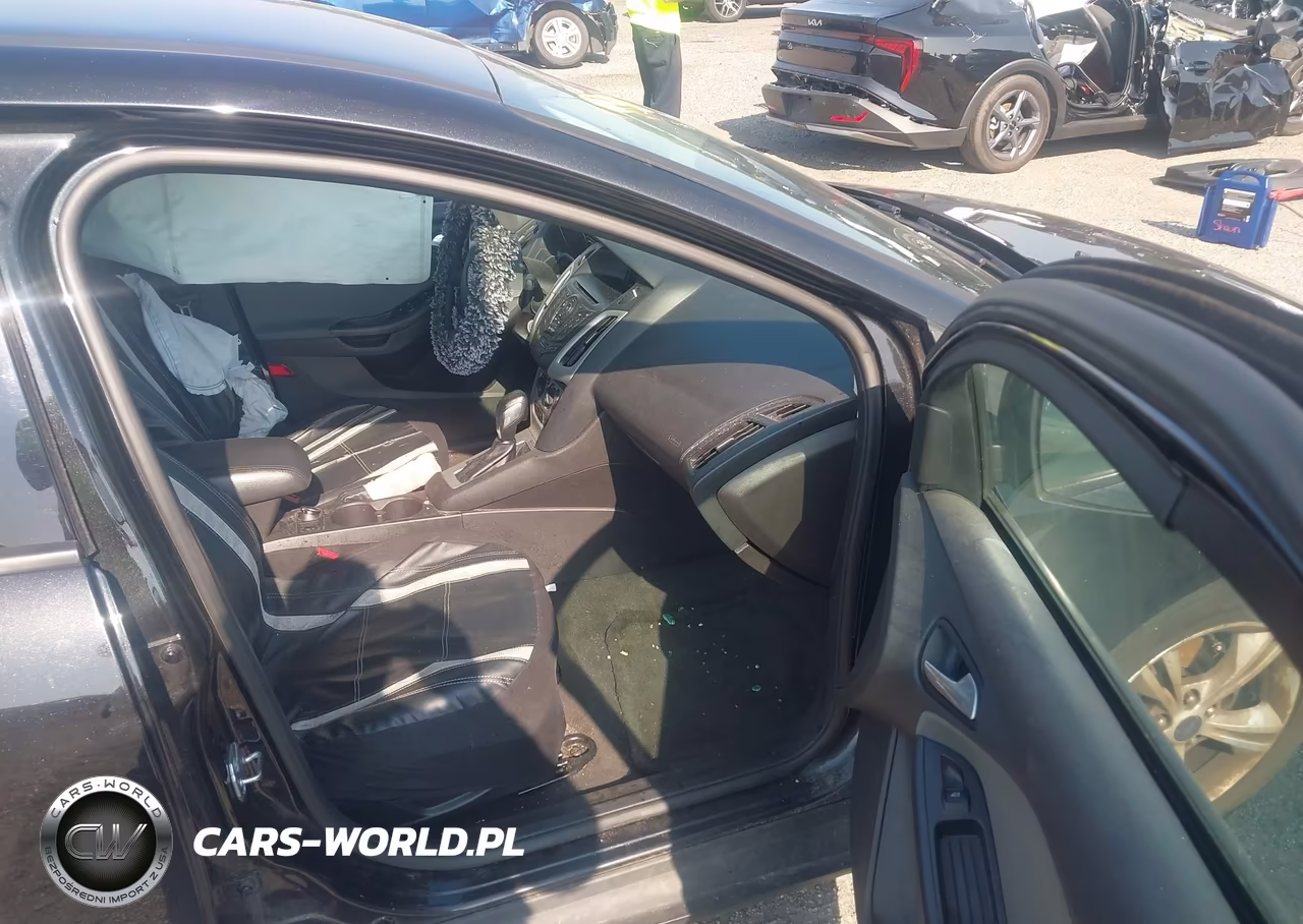 2014 Ford Focus Se VIN:1FADP3F28EL396715 - 5