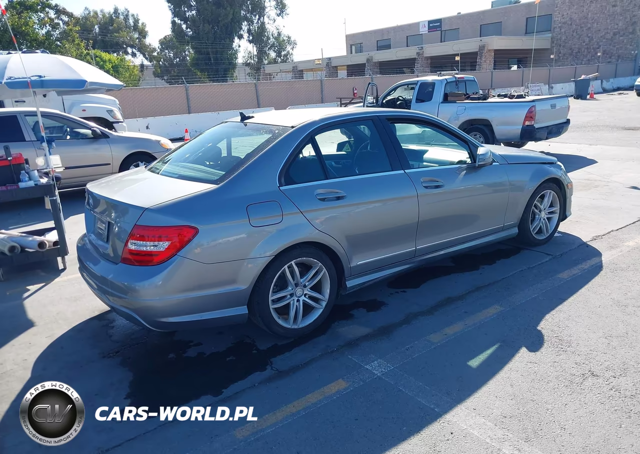 2013 Mercedes-Benz C 250 Sport VIN:WDDGF4HB3DA866713 - 4