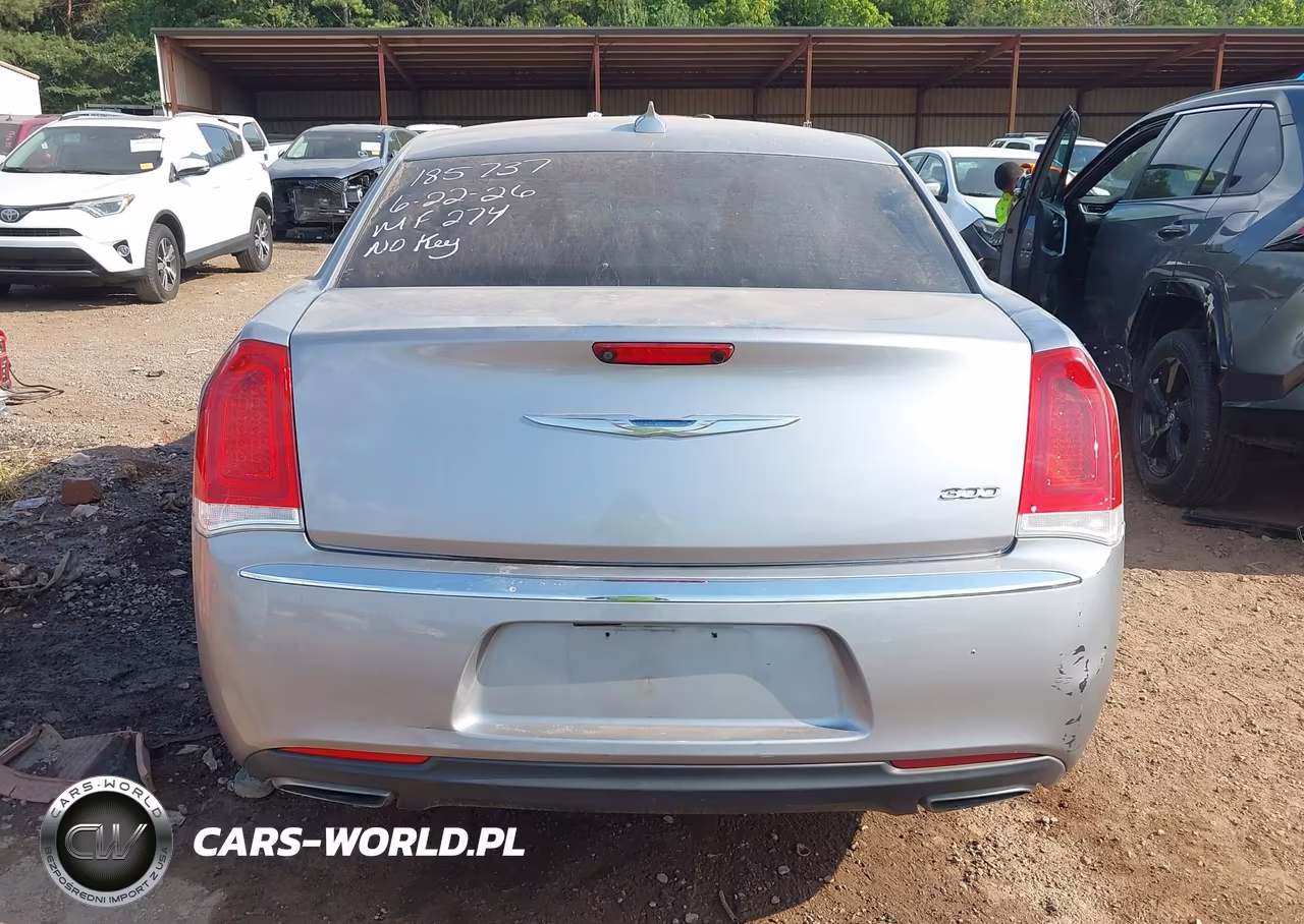 2018 Chrysler 300 Limited VIN:2C3CCAEG1JH142679 - 17