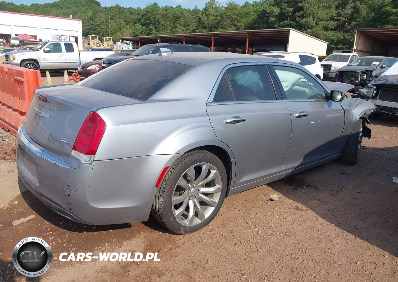 2018 Chrysler 300 Limited VIN:2C3CCAEG1JH142679 - 4