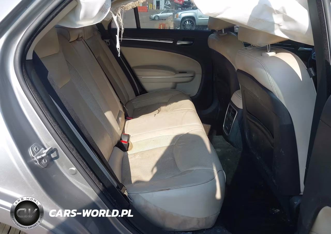 2018 Chrysler 300 Limited VIN:2C3CCAEG1JH142679 - 8