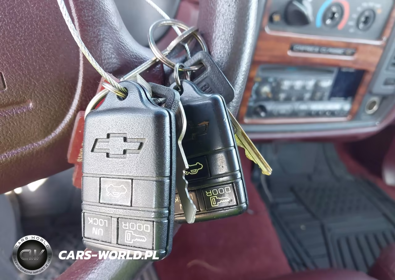 1996 Chevrolet Caprice Classic VIN:1G1BL52W4TR163323 - 11