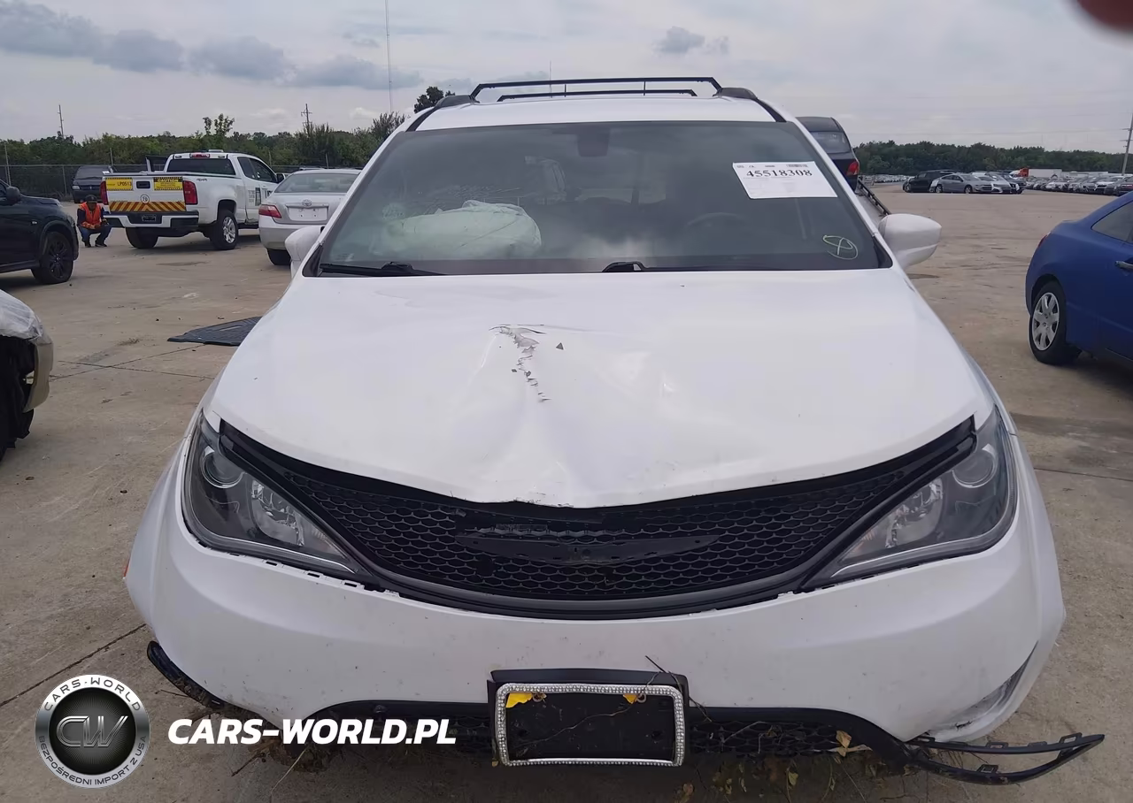 2018 Chrysler Pacifica Touring L VIN:2C4RC1BG4JR155365 - 12