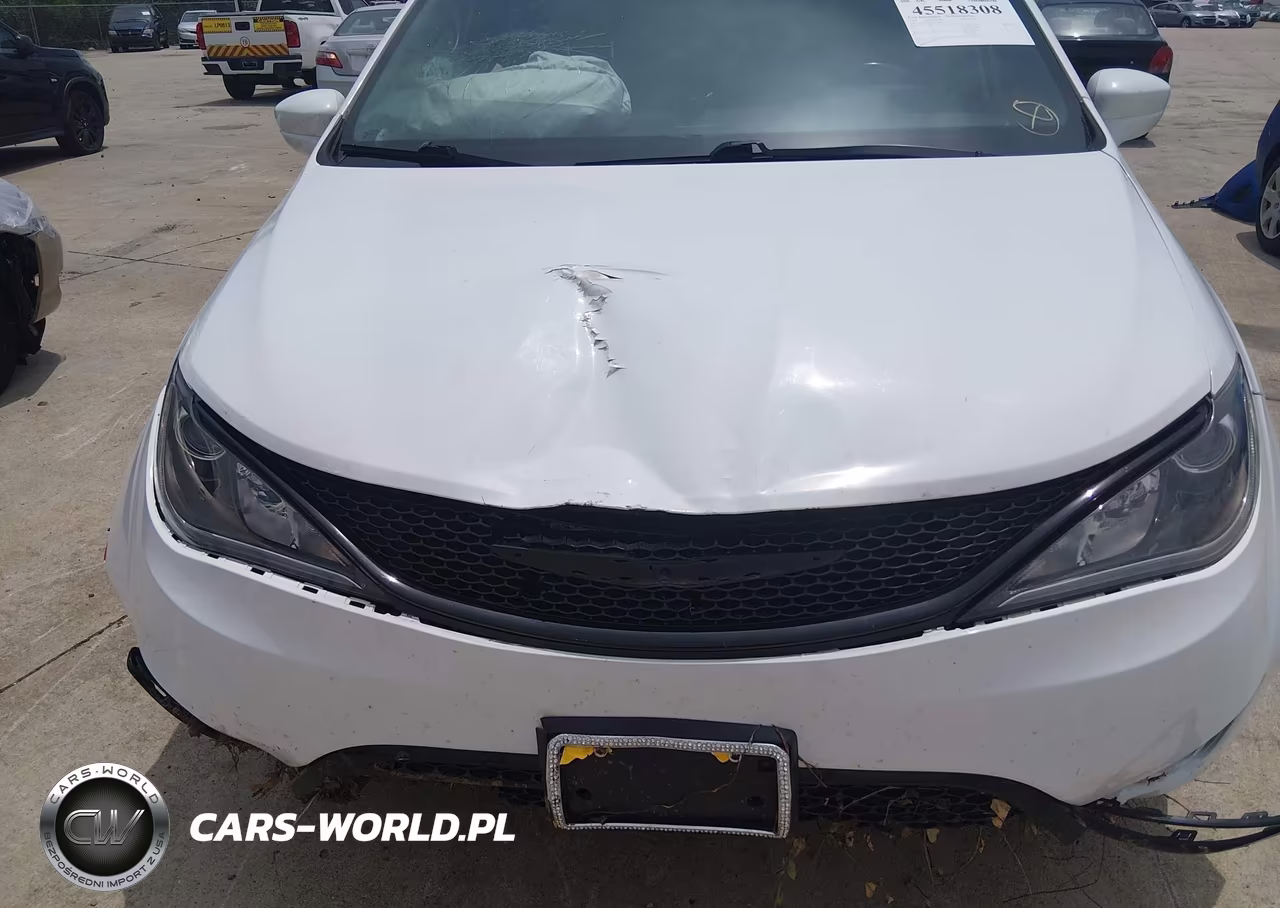 2018 Chrysler Pacifica Touring L VIN:2C4RC1BG4JR155365 - 6