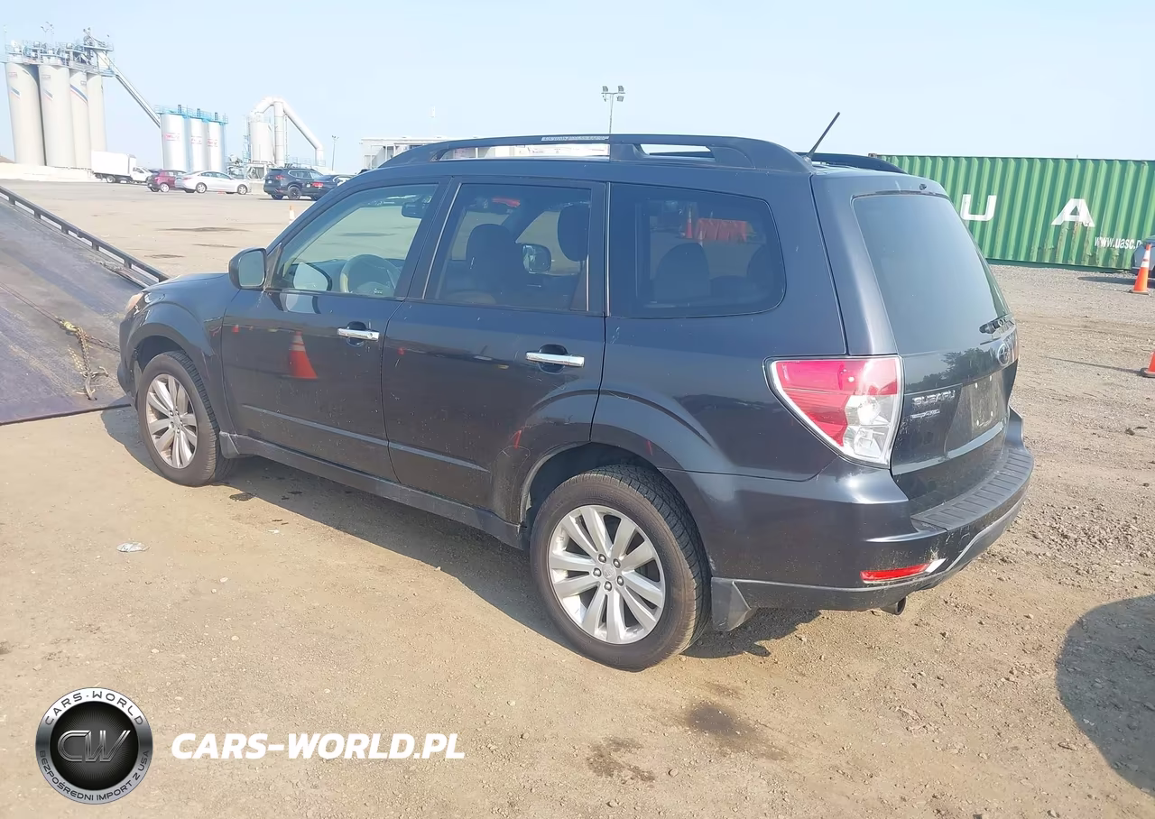 2013 Subaru Forester 2.5X Premium VIN:JF2SHADC2DH443805 - 3