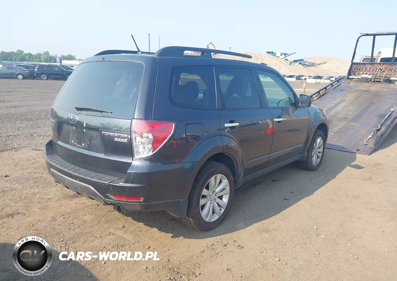 2013 Subaru Forester 2.5X Premium VIN:JF2SHADC2DH443805 - 4