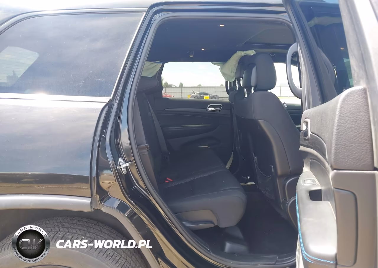 2019 Jeep Grand Cherokee Upland 4X4 VIN:1C4RJFAG3KC538115 - 8