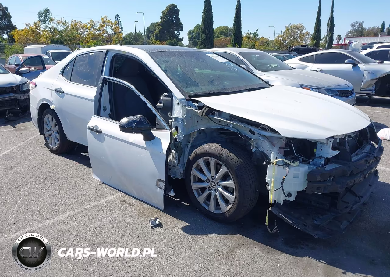2020 Toyota Camry Le – zdjęcie 1 z 17