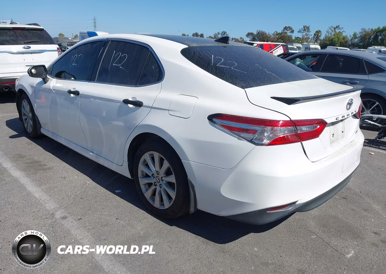 2020 Toyota Camry Le VIN:4T1C11AK9LU957591 - 3