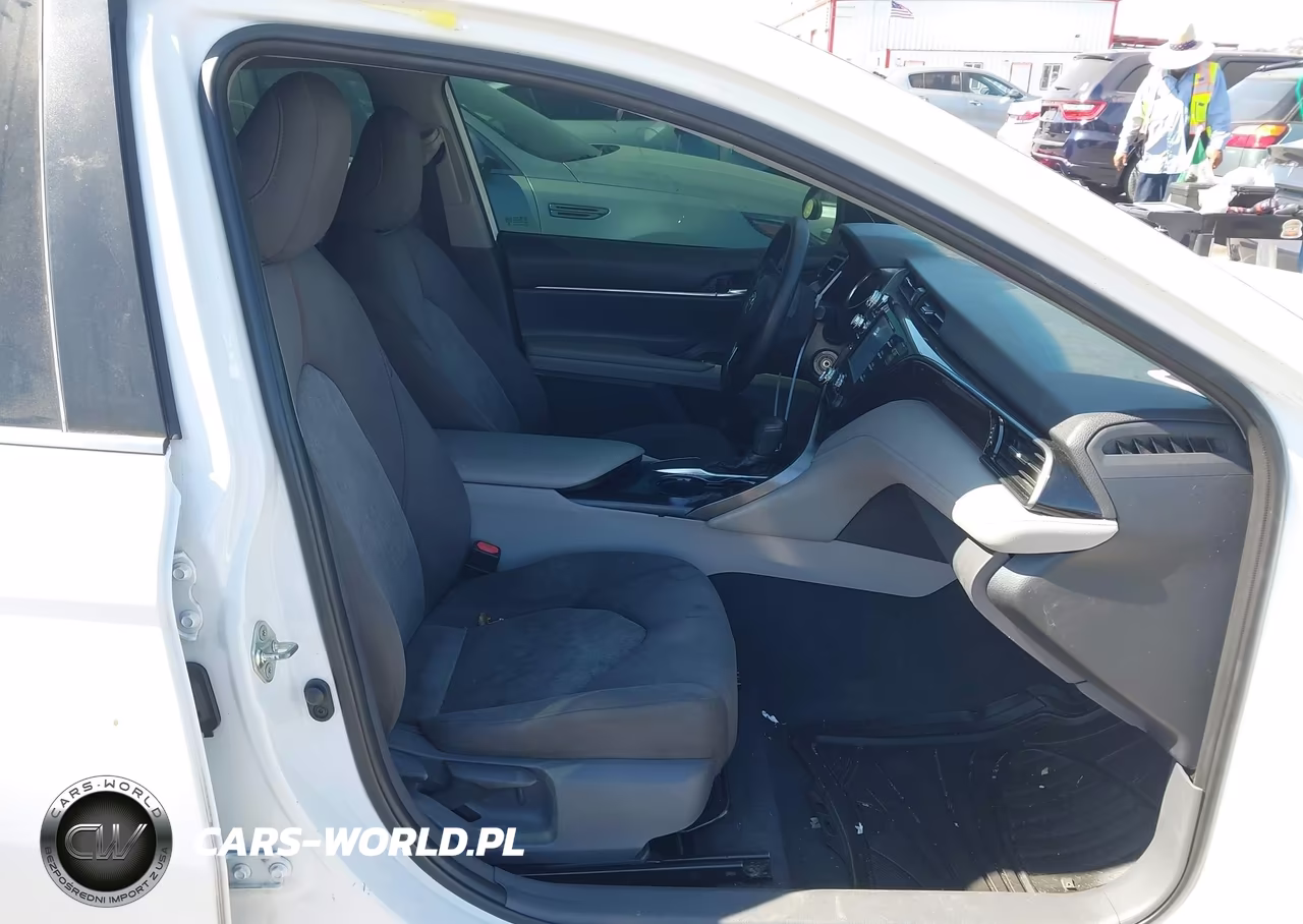 2020 Toyota Camry Le VIN:4T1C11AK9LU957591 - 5