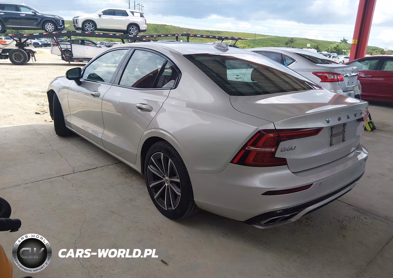 2022 Volvo S60 B5 Momentum VIN:7JRL12FZ1NG155636 - 3