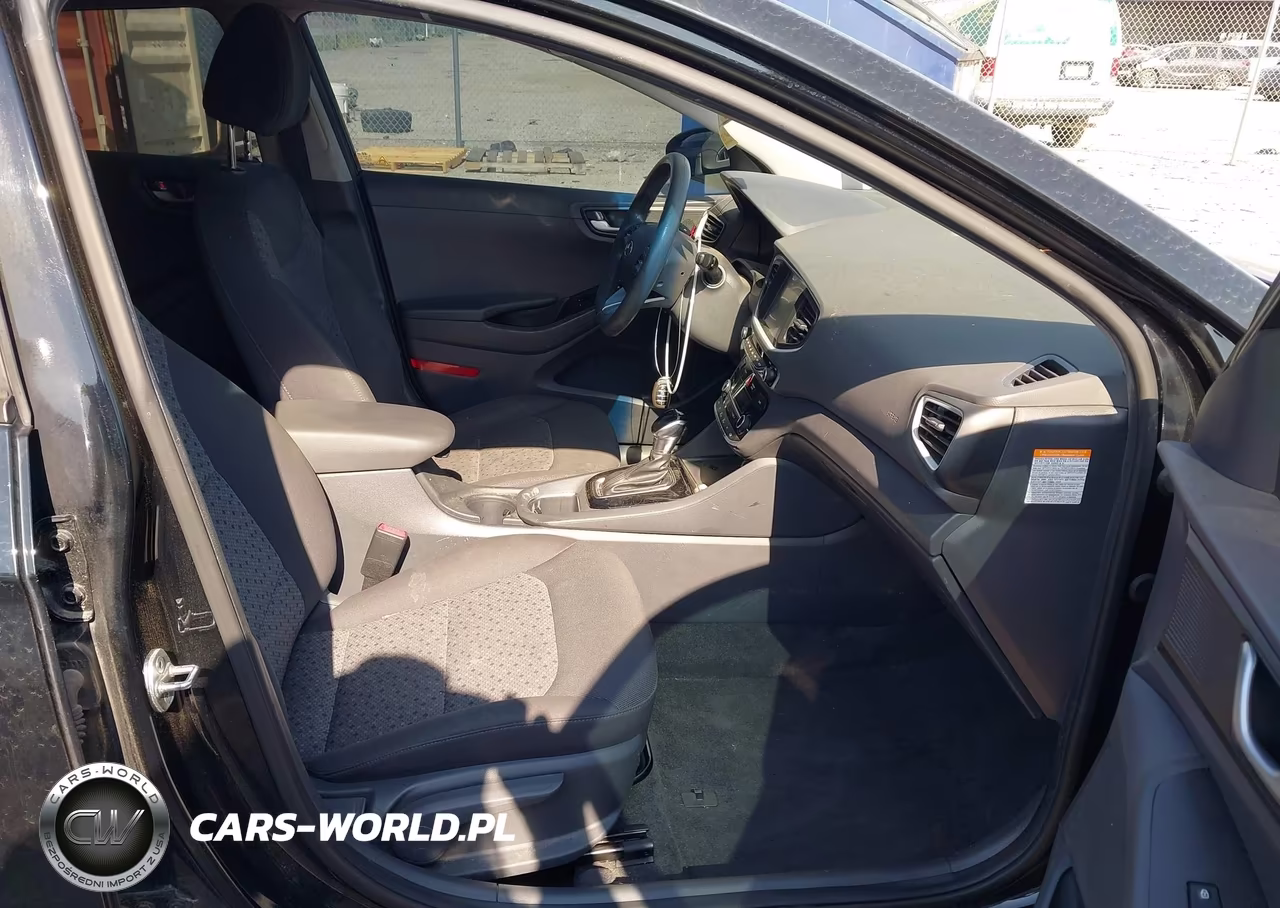 2019 Hyundai Ioniq Hybrid Blue VIN:KMHC65LC1KU163505 - 5