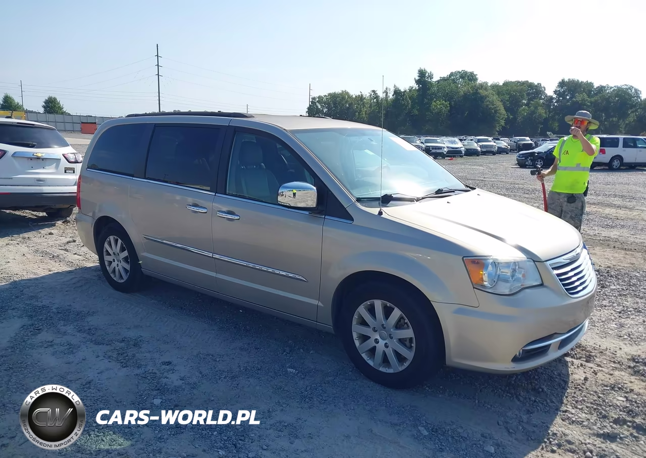 2012 Chrysler Town & Country Touring-L – zdjęcie 1 z 11