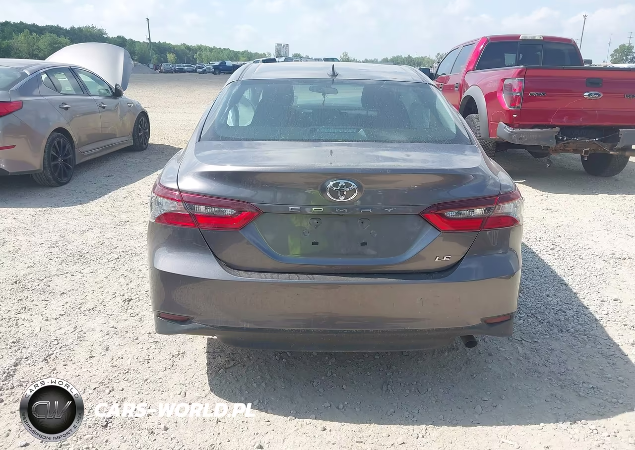 2021 Toyota Camry Le VIN:4T1C11AK1MU476610 - 17
