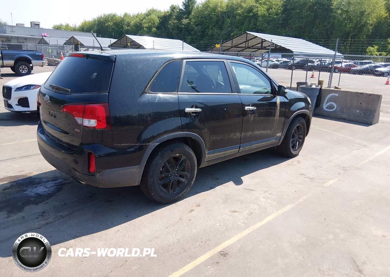 2014 Kia Sorento Lx VIN:5XYKTCA68EG479872 - 4