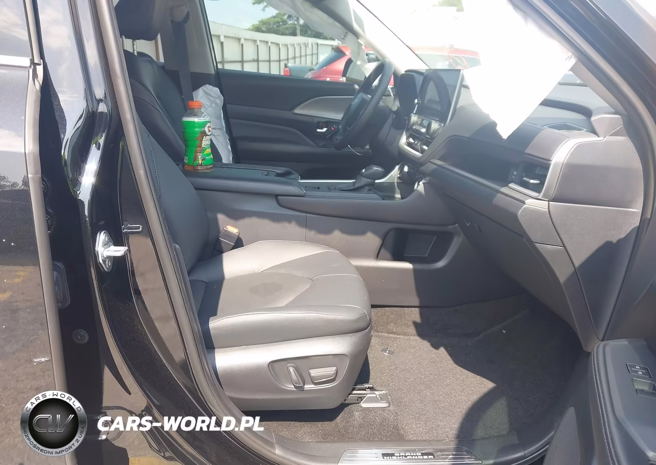 2026 Toyota Grand Highlander Xle VIN:5TDAAAA55TS035832 - 5