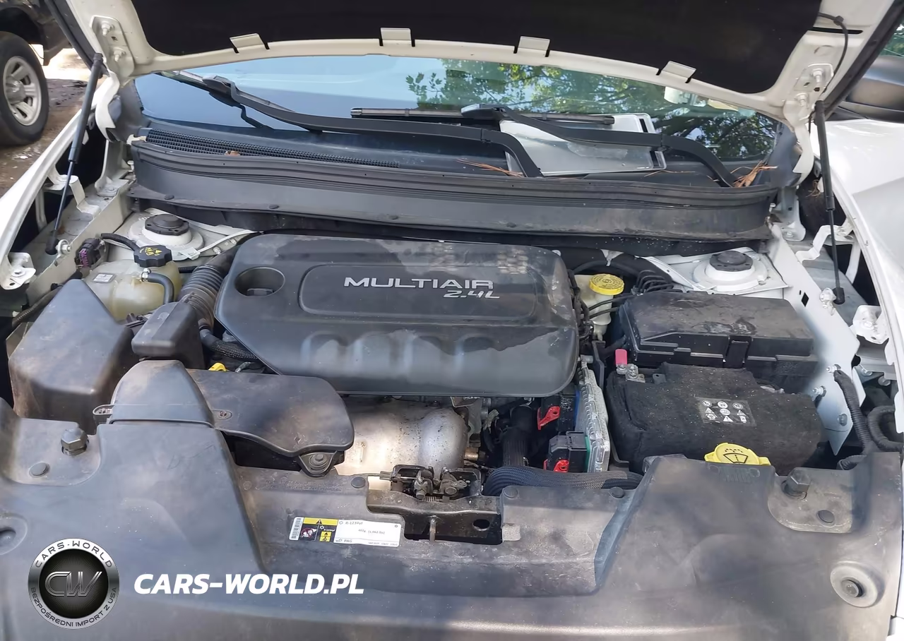 2015 Jeep Cherokee Sport VIN:1C4PJLAB5FW506104 - 10