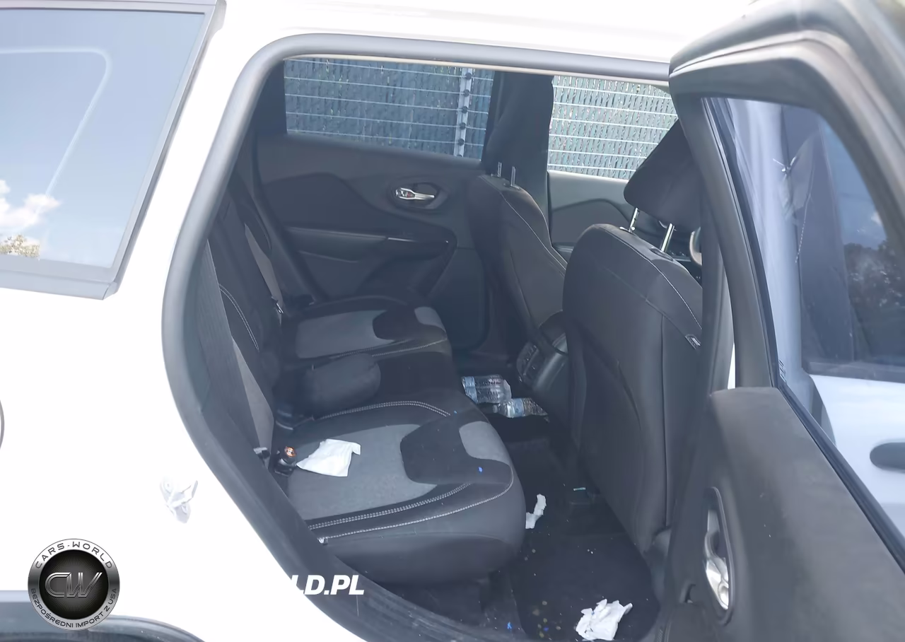 2015 Jeep Cherokee Sport VIN:1C4PJLAB5FW506104 - 8