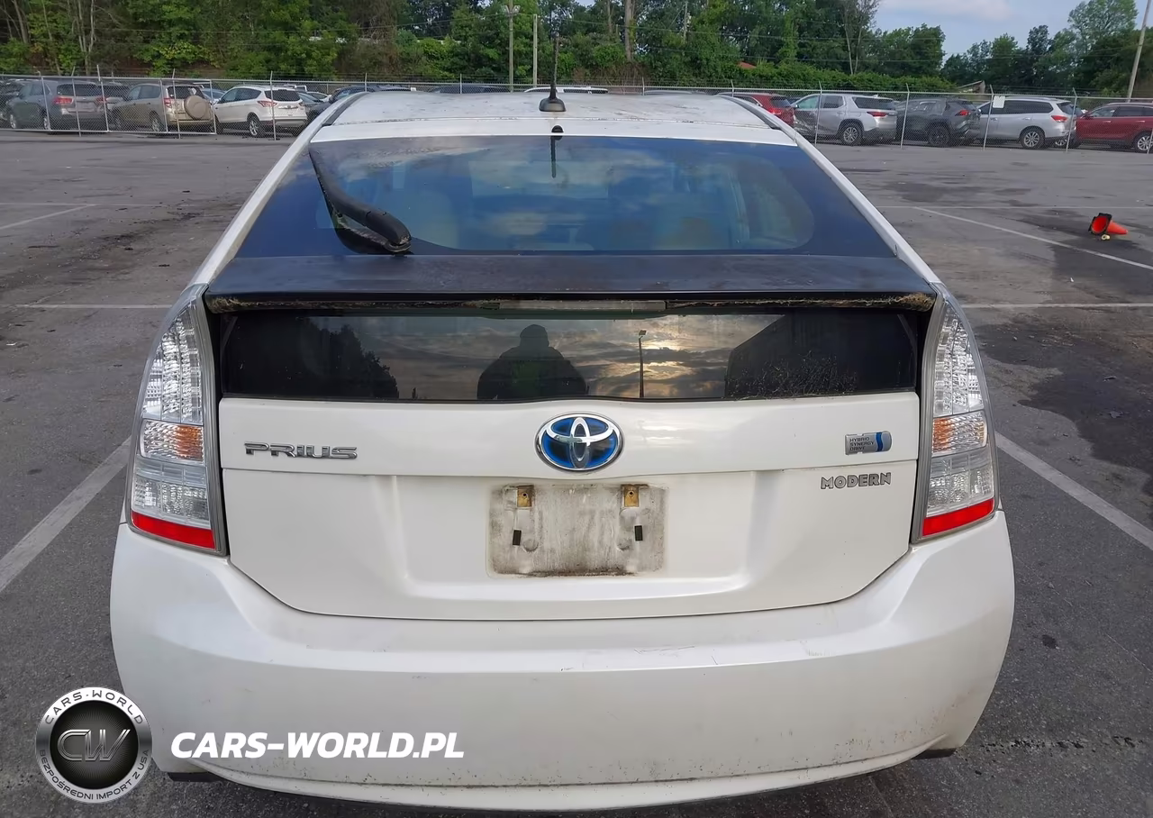 2011 Toyota Prius Two VIN:JTDKN3DU7B5350465 - 16