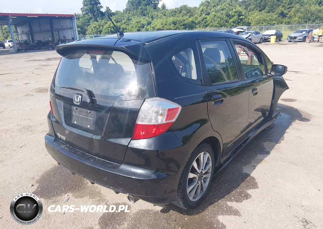 2012 Honda Fit Sport VIN:JHMGE8H52CC027653 - 4