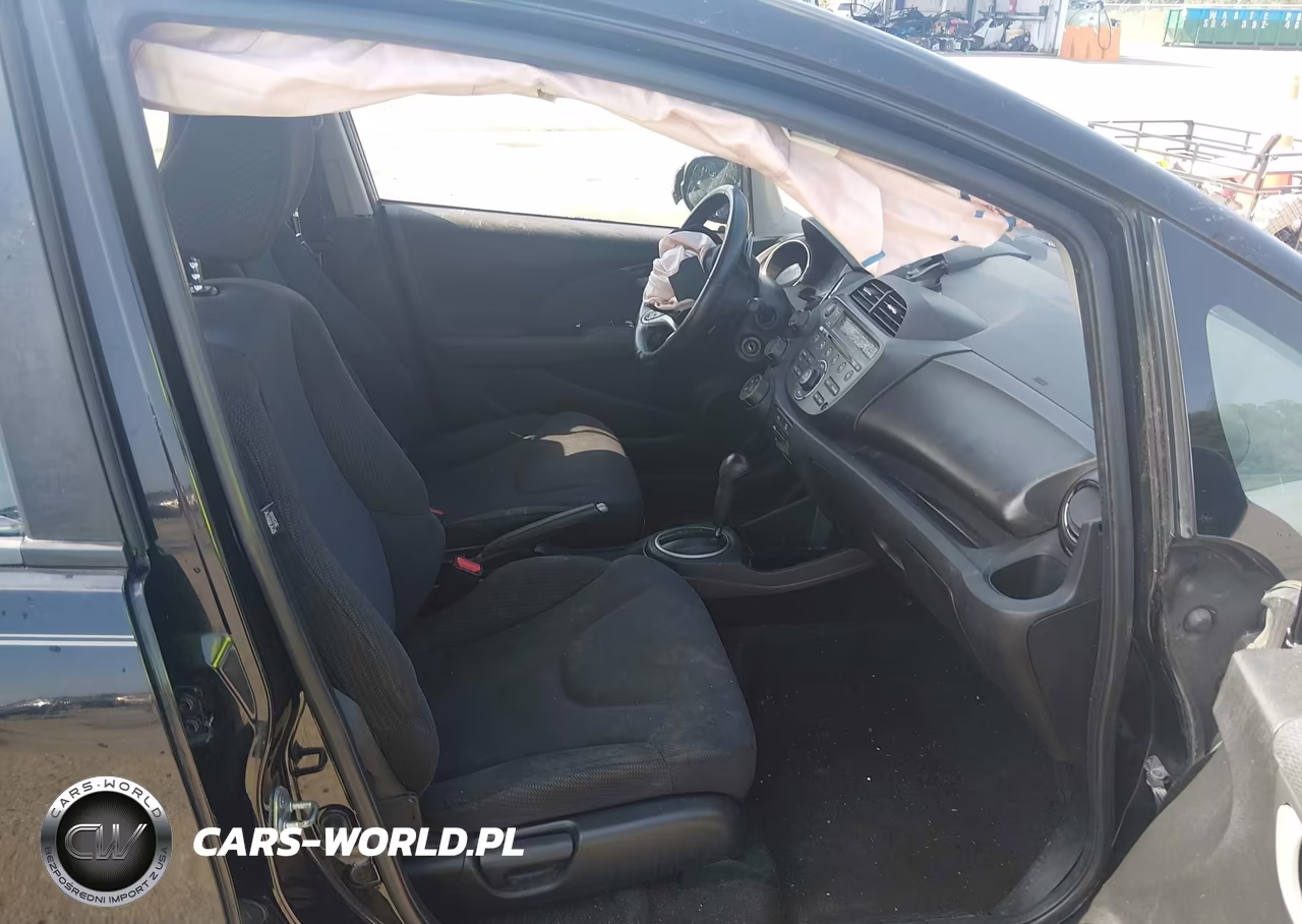 2012 Honda Fit Sport VIN:JHMGE8H52CC027653 - 5