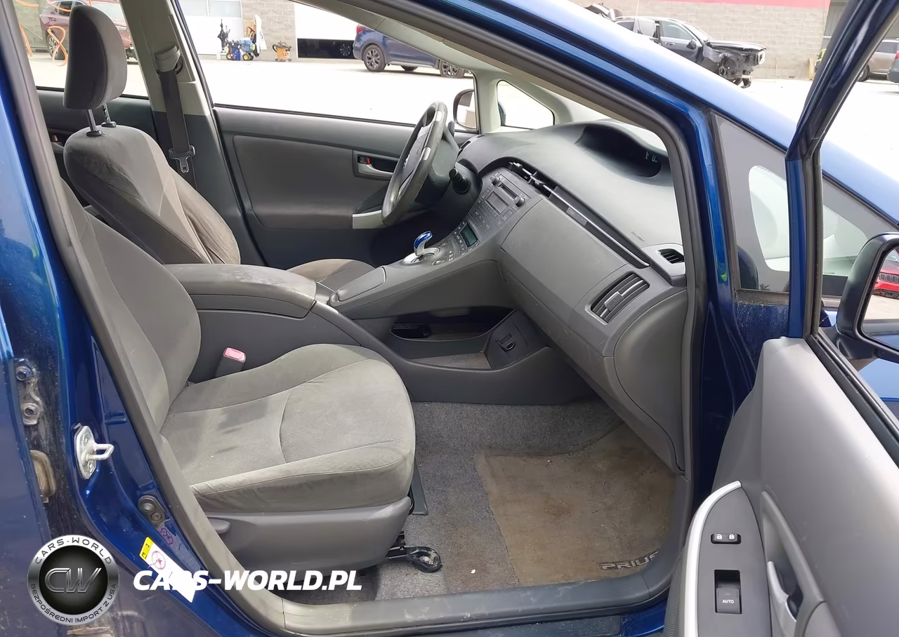 2011 Toyota Prius Two VIN:JTDKN3DU9B1403240 - 5