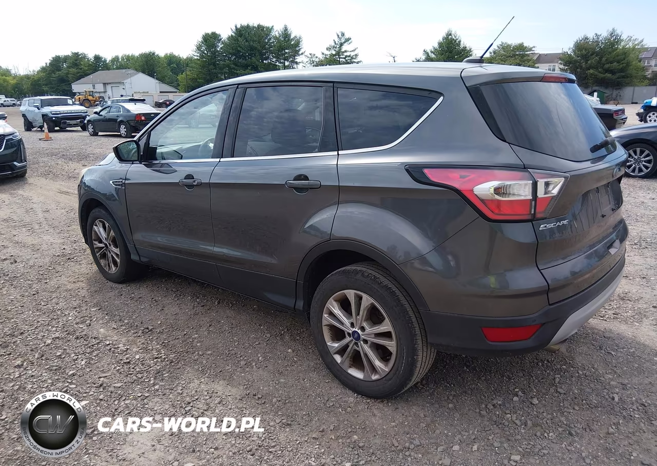 2017 Ford Escape Se VIN:1FMCU9GD4HUC54986 - 3