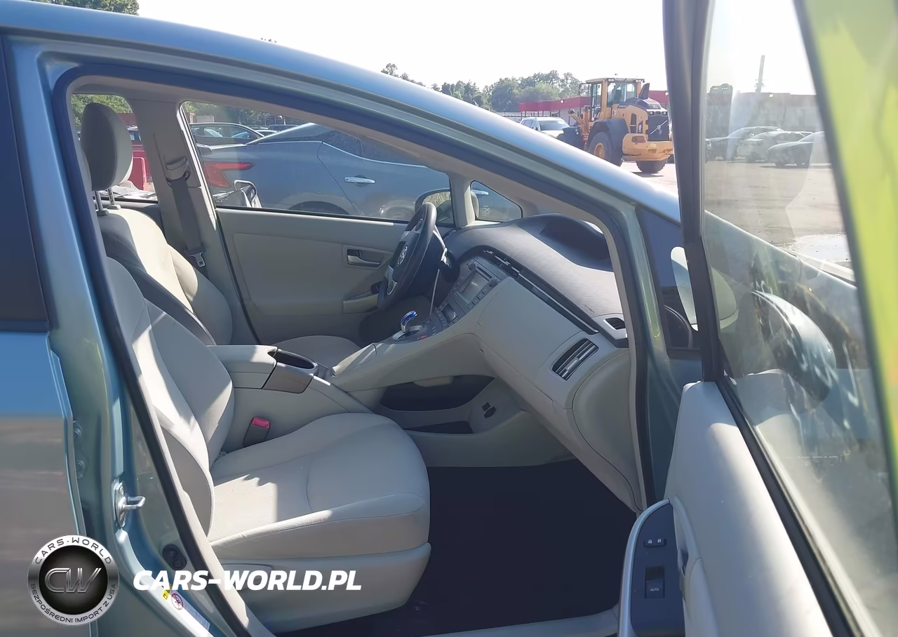2013 Toyota Prius Three VIN:JTDKN3DU3D1728341 - 5