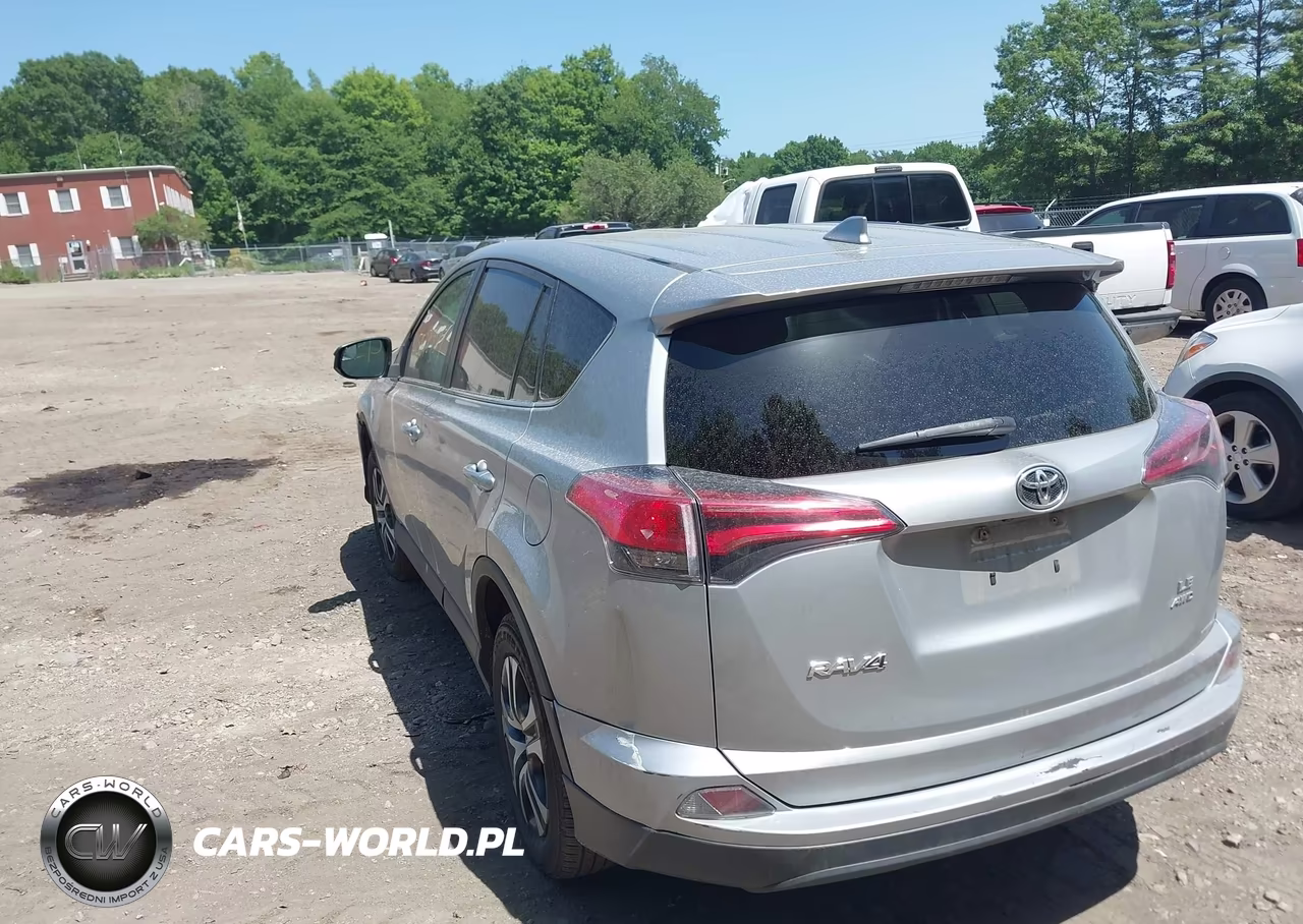 2018 Toyota Rav4 Le VIN:2T3BFREV4JW789136 - 3