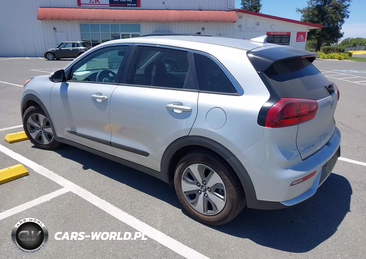 2018 Kia Niro Fe VIN:KNDCB3LC2J5184246 - 3