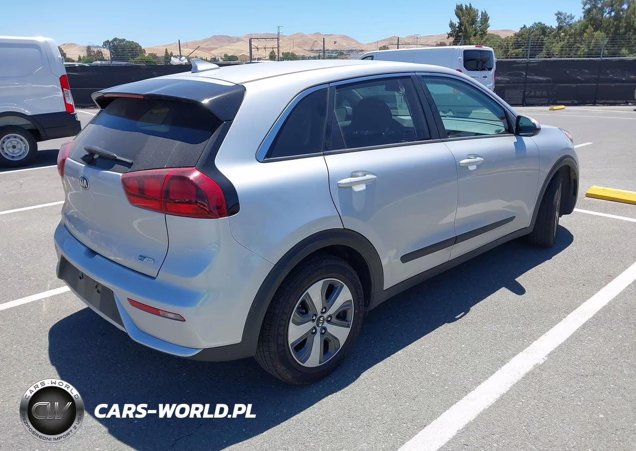 2018 Kia Niro Fe VIN:KNDCB3LC2J5184246 - 4