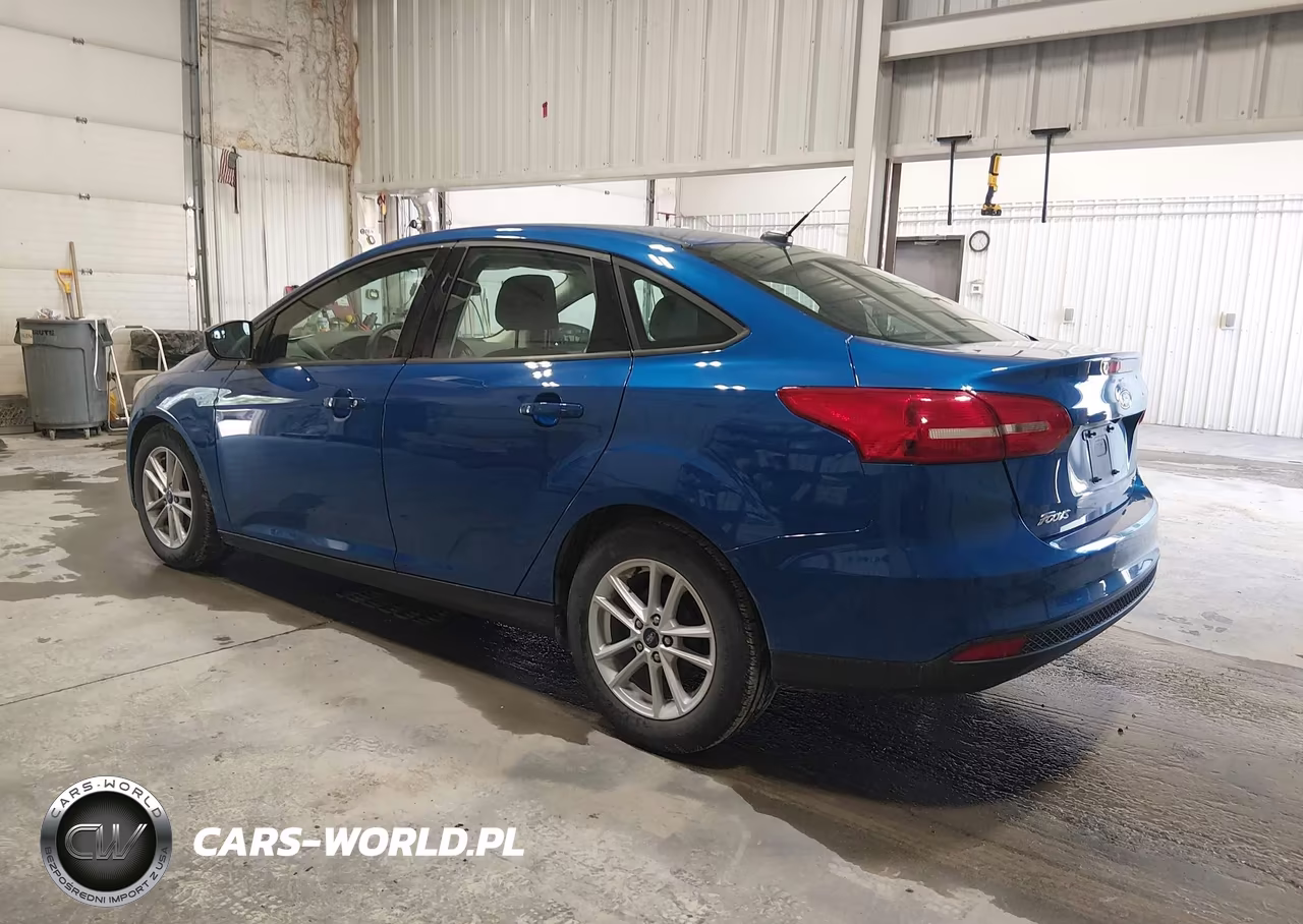 2018 Ford Focus Se VIN:1FADP3F29JL329101 - 3