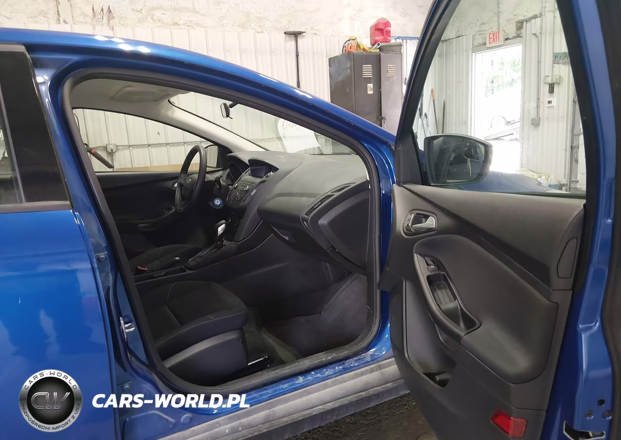 2018 Ford Focus Se VIN:1FADP3F29JL329101 - 5