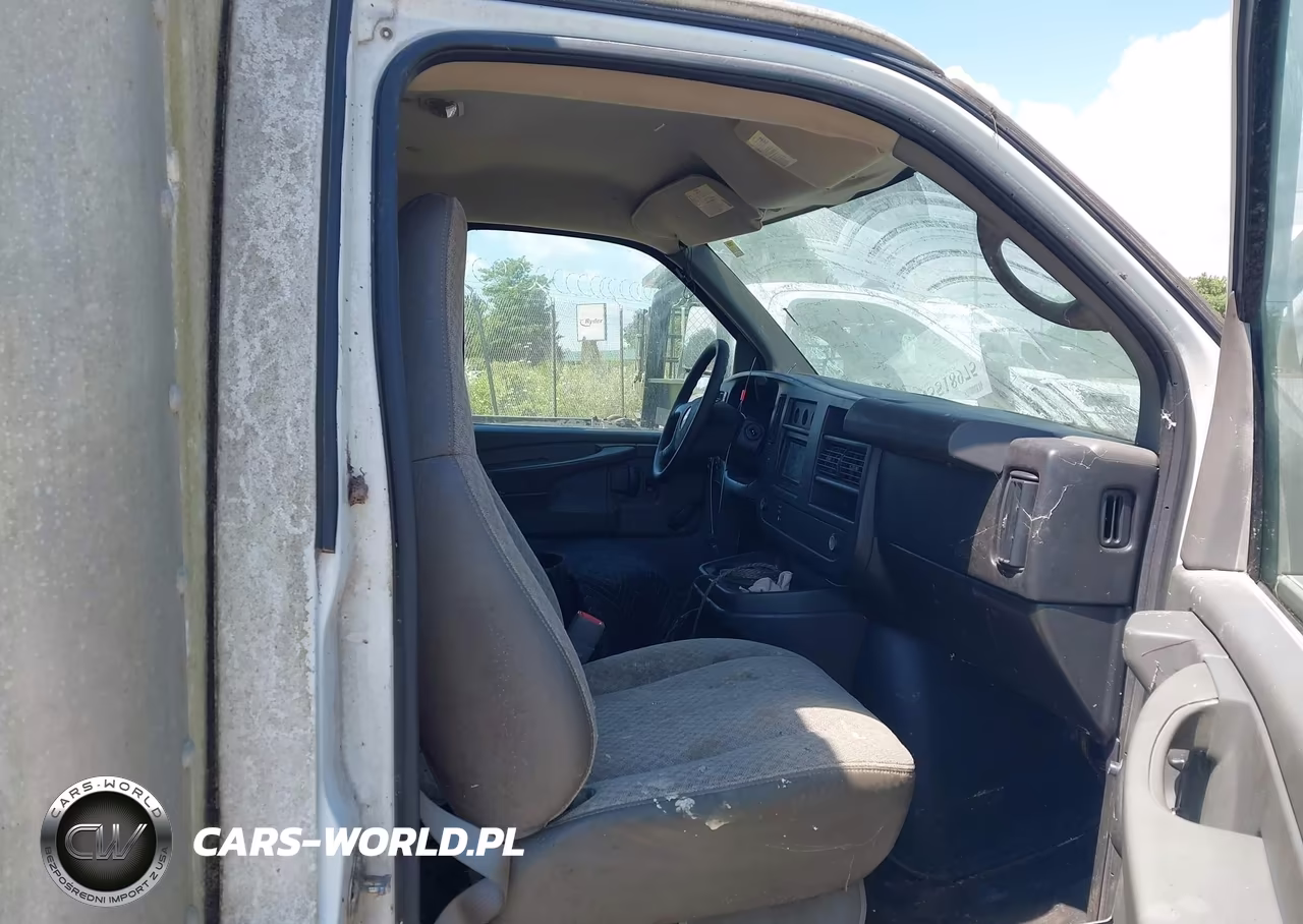 2009 Chevrolet Express Cutaway Work Van VIN:1GBHG31C791177424 - 5