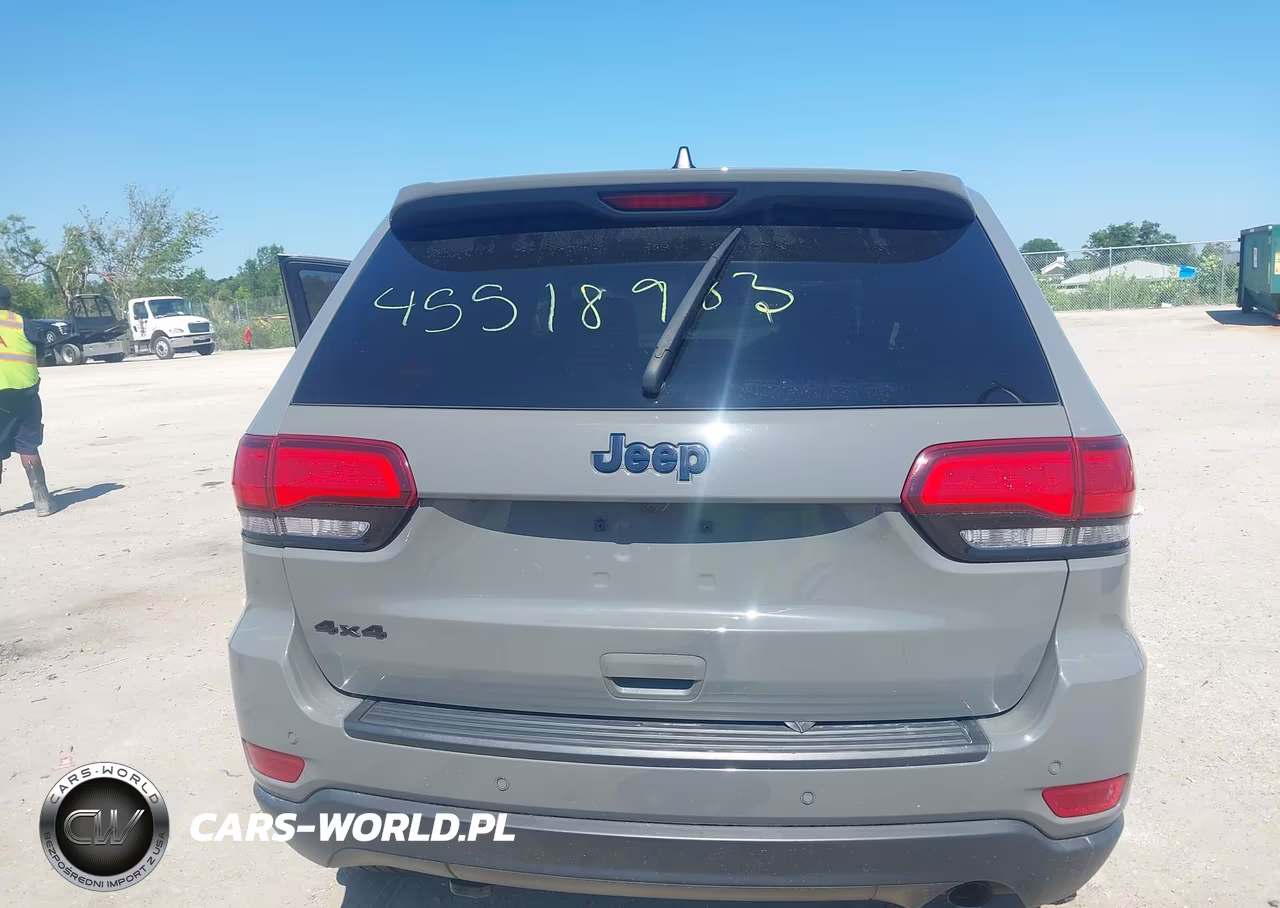 2020 Jeep Grand Cherokee Upland 4X4 VIN:1C4RJFAG2LC157891 - 16
