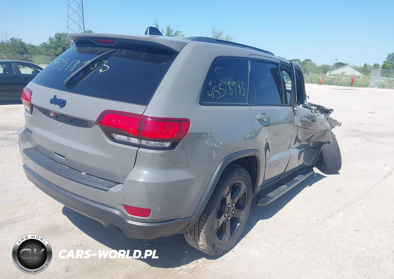 2020 Jeep Grand Cherokee Upland 4X4 VIN:1C4RJFAG2LC157891 - 4