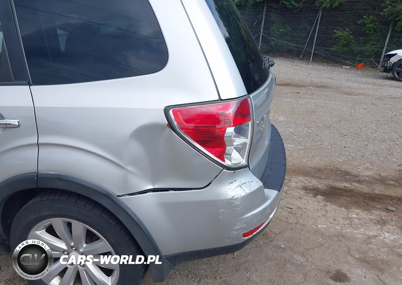 2011 Subaru Forester 2.5X Touring VIN:JF2SHAHC3BH726933 - 6