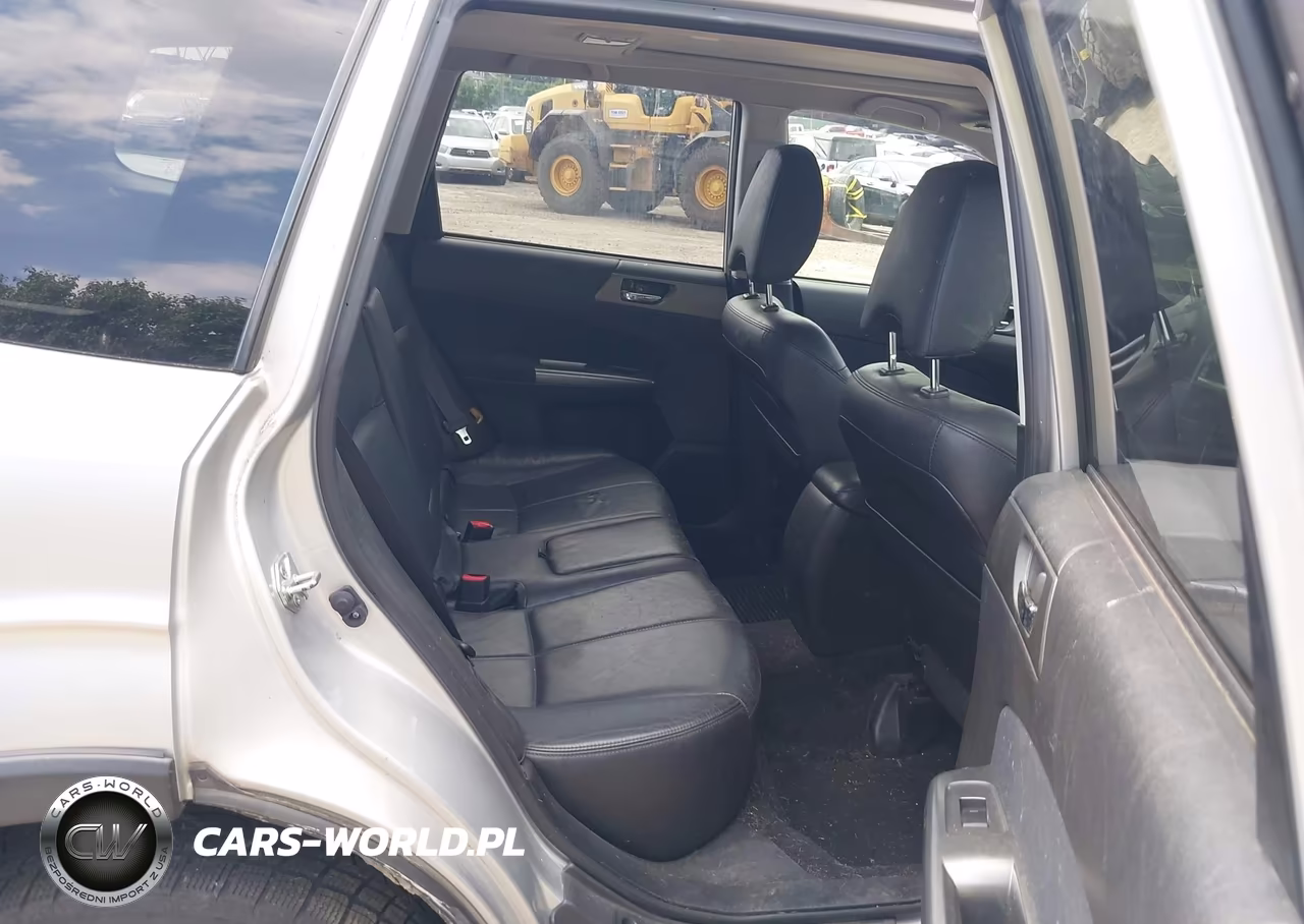 2011 Subaru Forester 2.5X Touring VIN:JF2SHAHC3BH726933 - 8