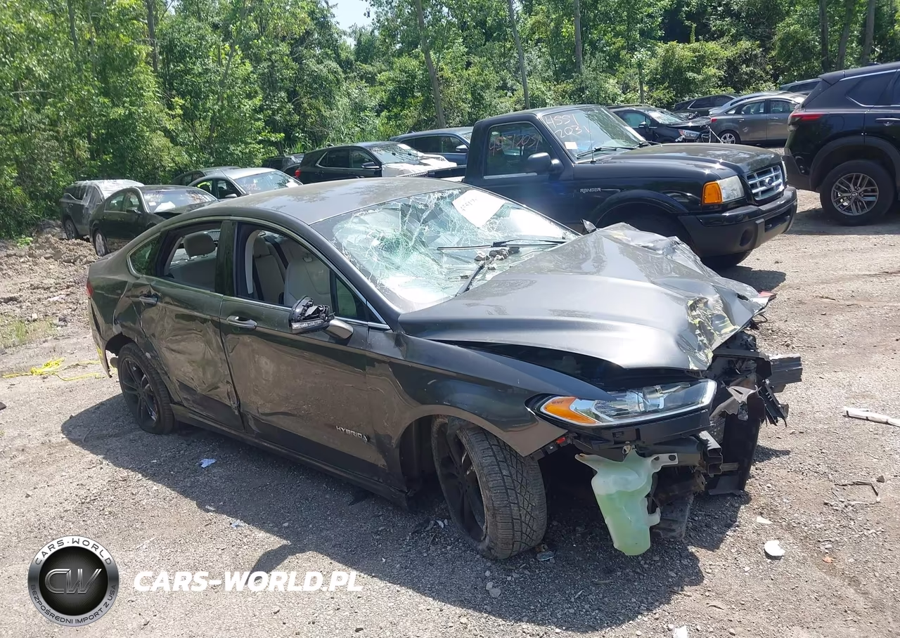 2015 Ford Fusion Hybrid Titanium – zdjęcie 1 z 16