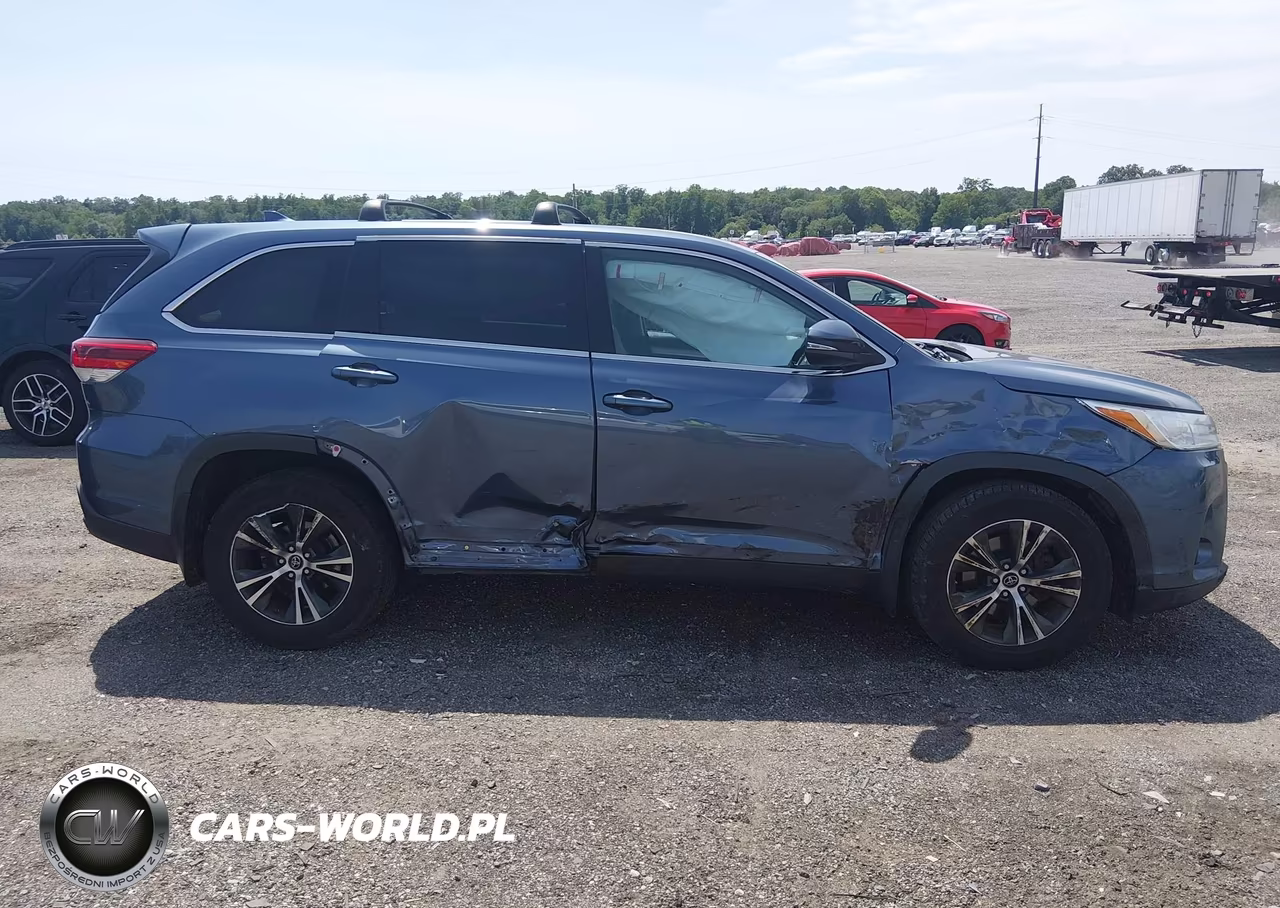 2019 Toyota Highlander Le Plus VIN:5TDBZRFH7KS931191 - 13