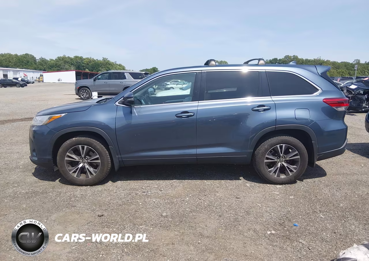 2019 Toyota Highlander Le Plus VIN:5TDBZRFH7KS931191 - 14