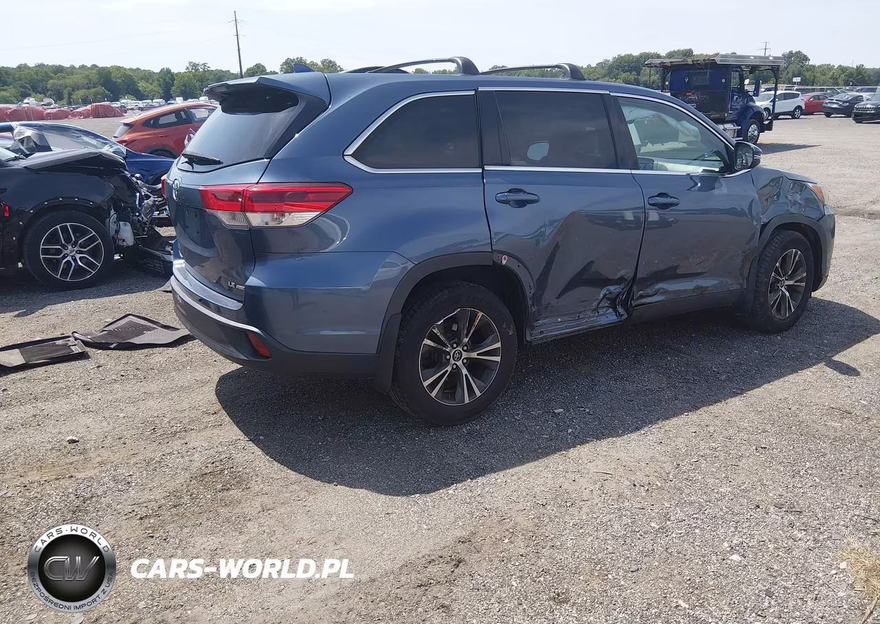 2019 Toyota Highlander Le Plus VIN:5TDBZRFH7KS931191 - 4