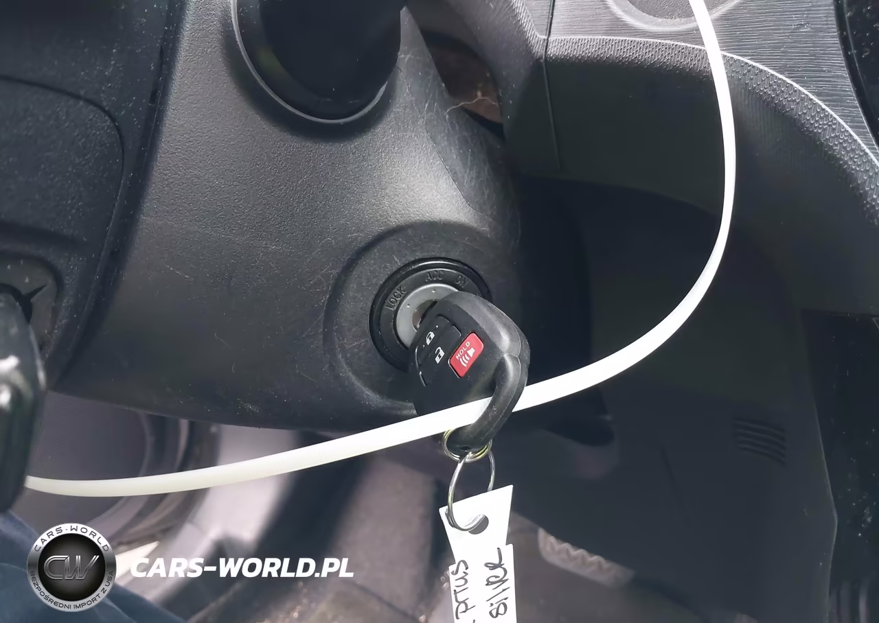 2016 Toyota Prius C Two VIN:JTDKDTB37G1125944 - 11