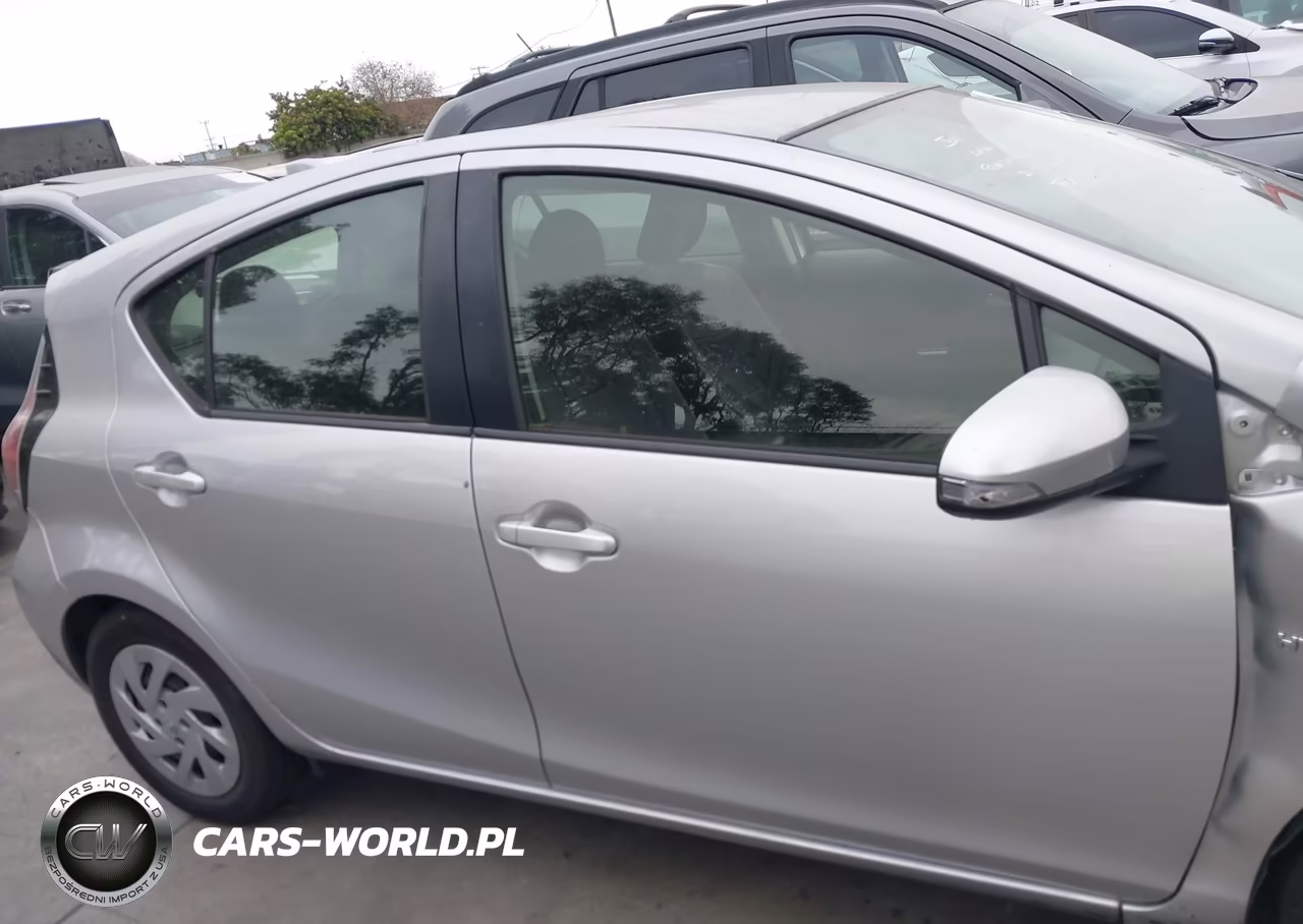 2016 Toyota Prius C Two VIN:JTDKDTB37G1125944 - 14