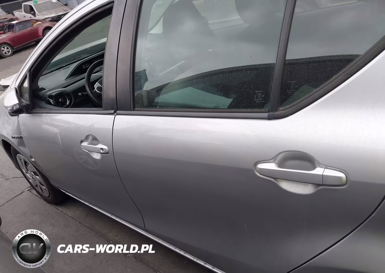 2016 Toyota Prius C Two VIN:JTDKDTB37G1125944 - 15