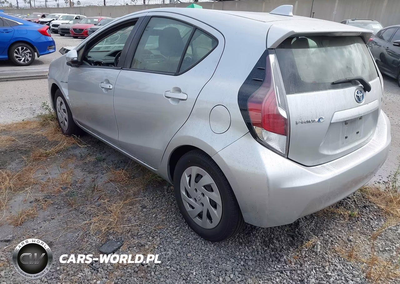 2016 Toyota Prius C Two VIN:JTDKDTB37G1125944 - 3